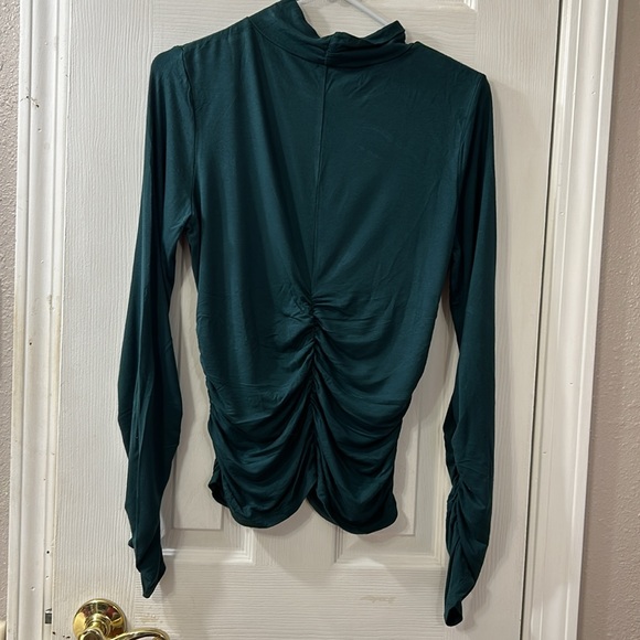 💜 2/$20 Skies Are Blue closed neck, Green Hunter, long sleeves, Medium size top - Picture 6 of 6